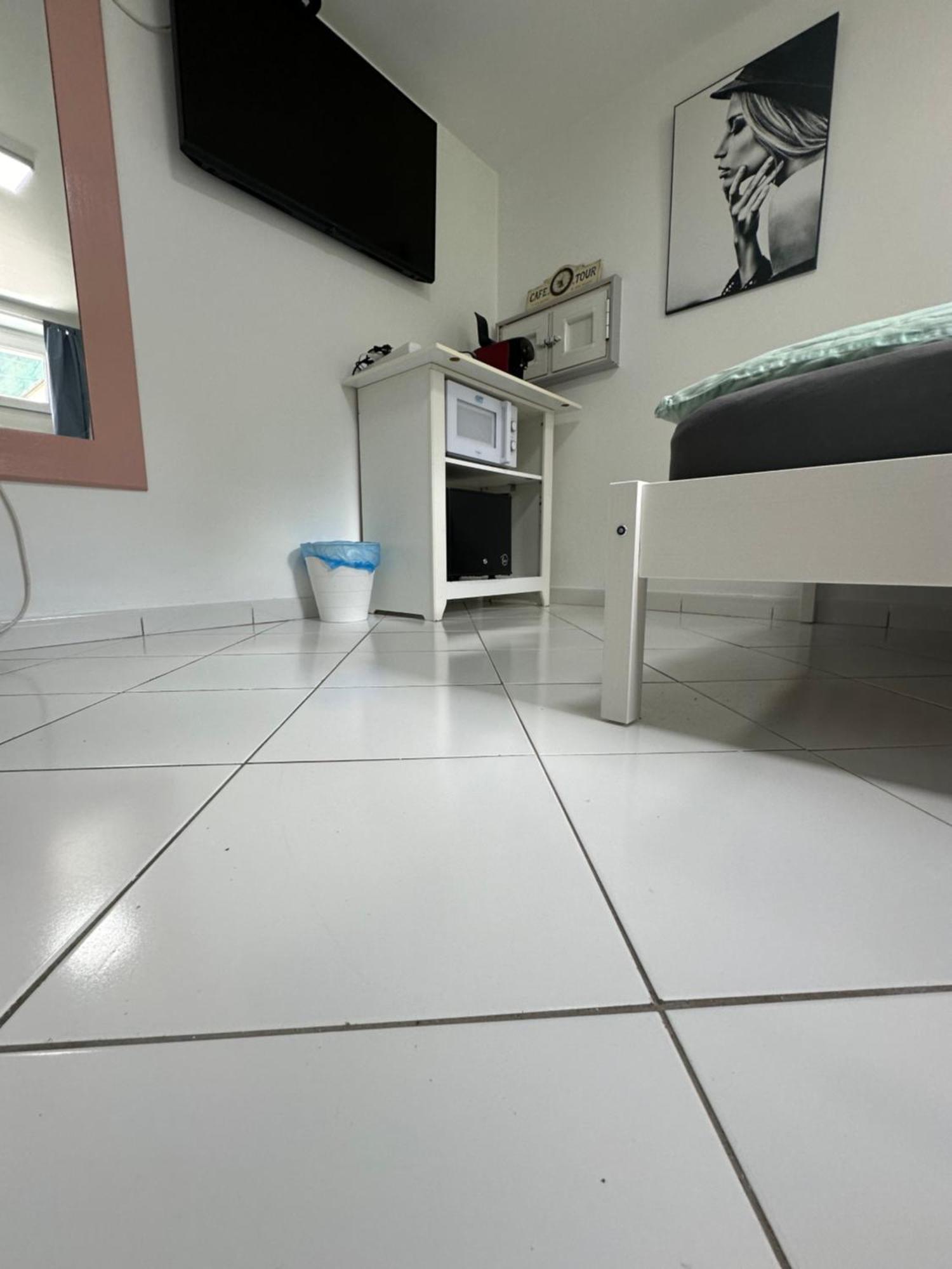 Simple Room In Luxembourg City Exterior photo